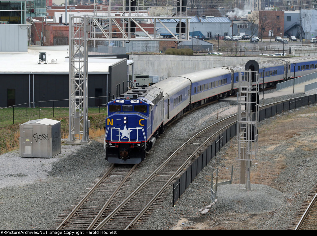 RNCX 101 leads train P075-16 southbound